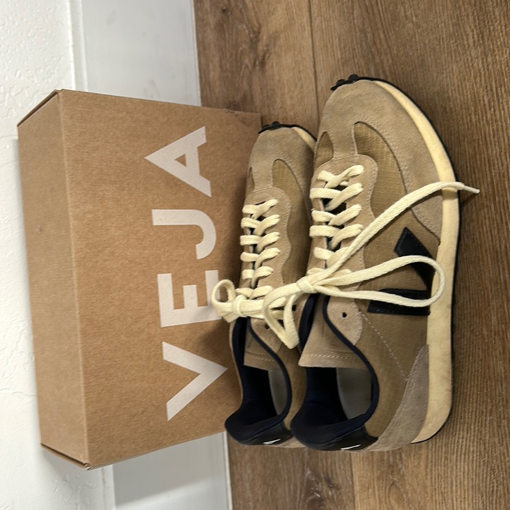 Great condition Veja shoes